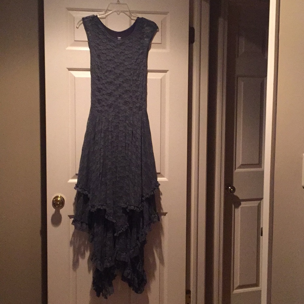 Lace Dress NWOT from Ariana has Unique Hemline. S